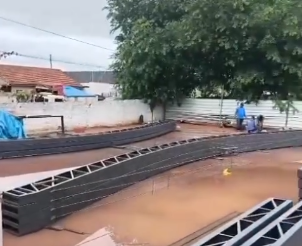 Construção de quadra poliesportiva na Escola Irmã Dulce, em Cerejeiras, avança com apoio do senador Confúcio Moura (MDB)