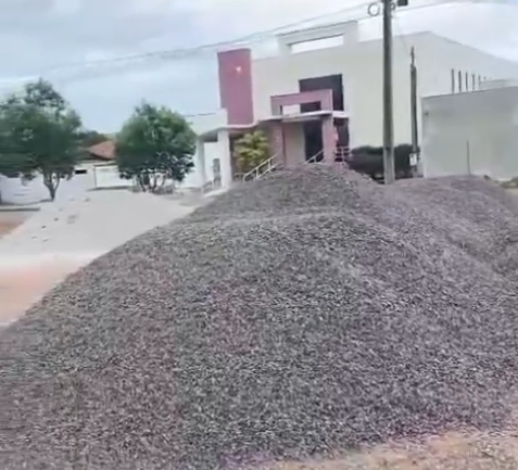 Vereador Marcão da Rádio (MDB) fiscaliza obras e informa retomada da pavimentação no Bairro Primavera em Cerejeiras