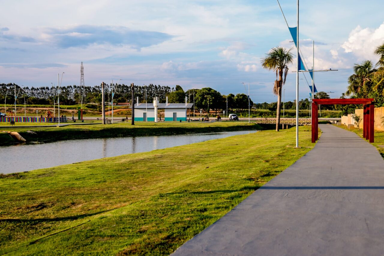 Vereadores do MDB participam da inauguração da nova Praça dos Buritis em Seringueiras