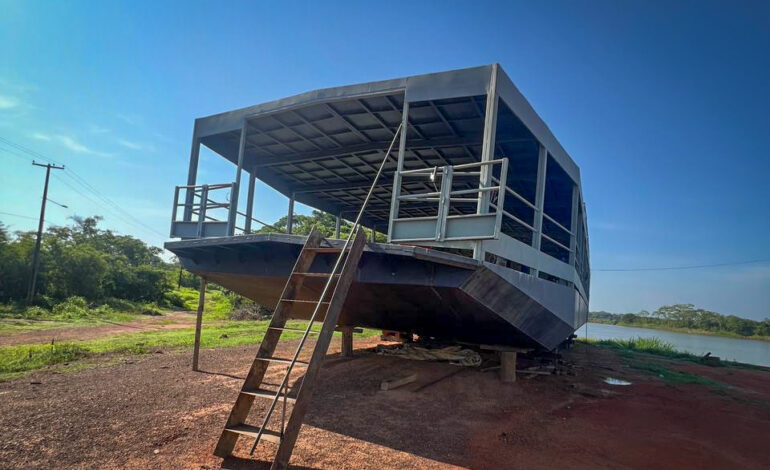 Senador Confúcio Moura (MDB) viabiliza construção de barco para atender comunidades ribeirinhas em Guajará-Mirim