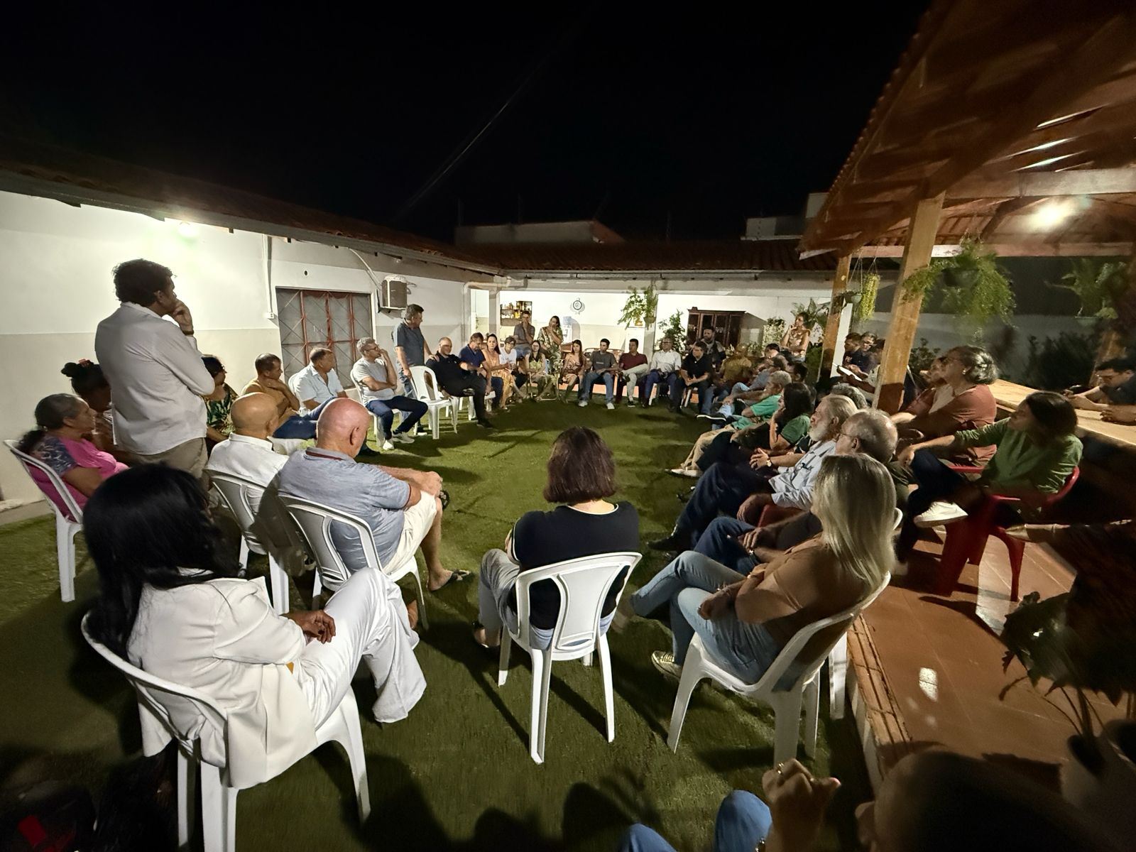 Confúcio Moura reforça diálogo e equilíbrio político em “Roda de Conversa” com filiados do MDB em Rolim de Moura