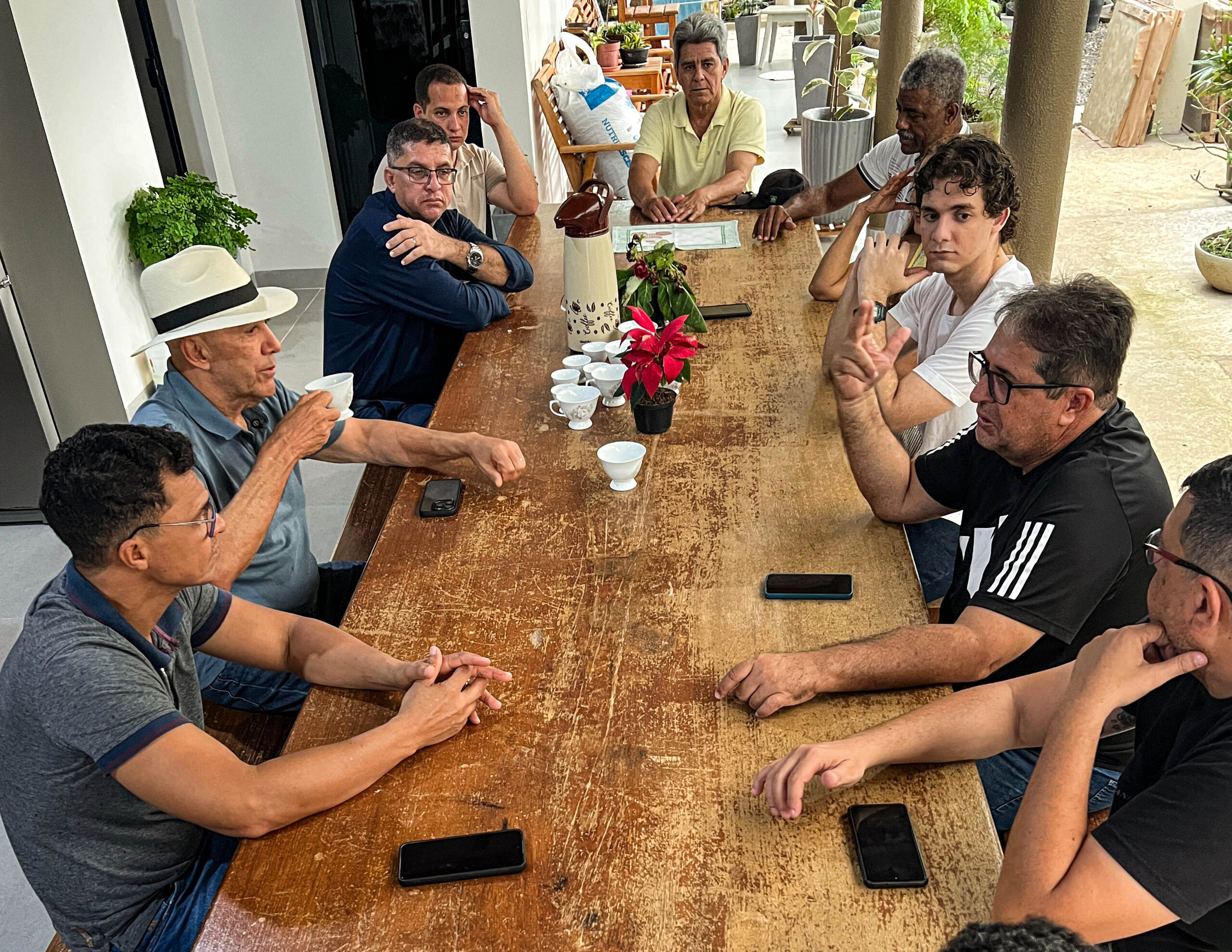 MDB de Cerejeiras realiza reunião para alinhar projetos e celebrar investimentos em infraestrutura e habitação