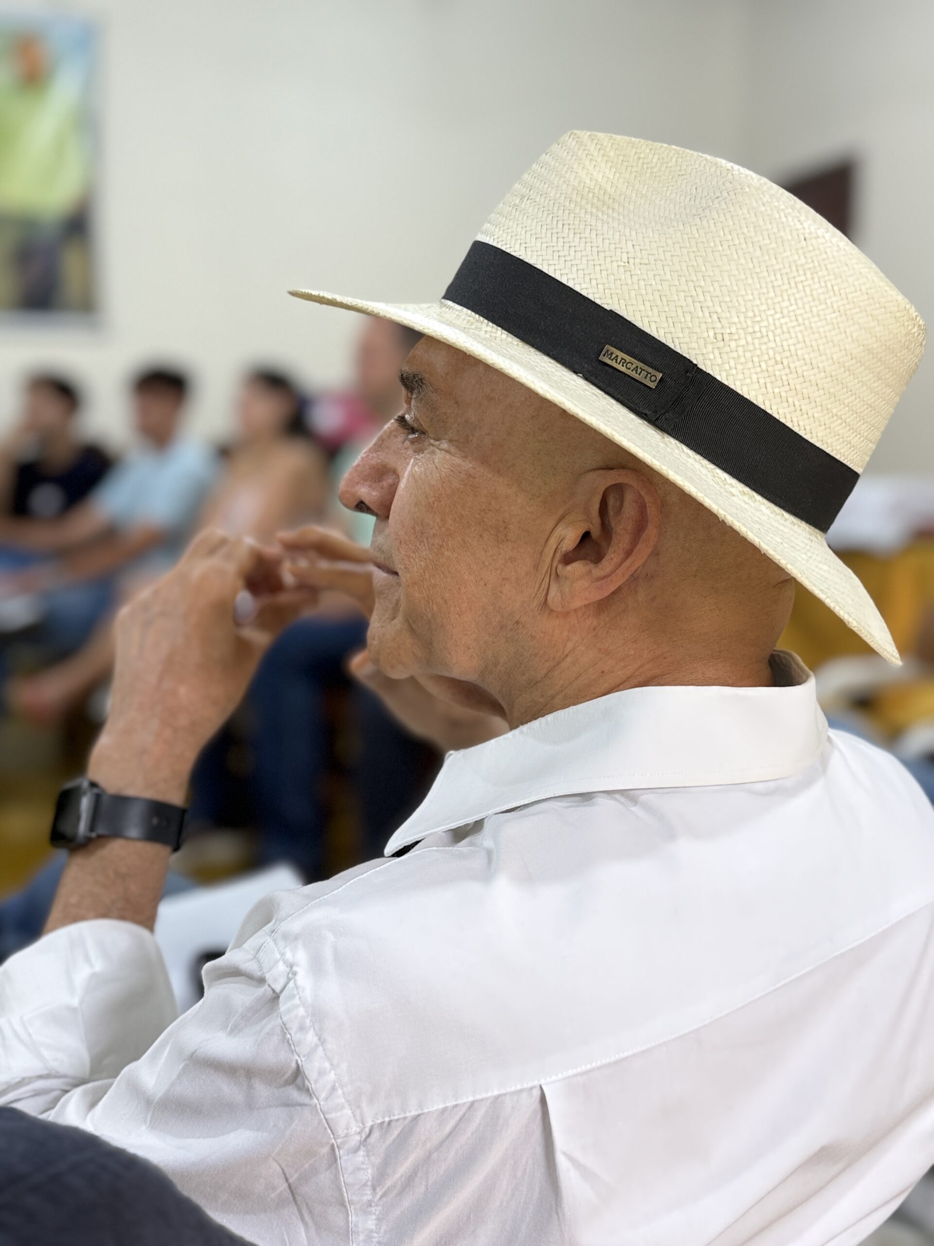 Senador Confúcio Moura garante voto favorável a piso salarial de secretariado da educação e garis