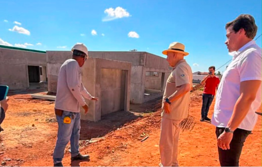 Confúcio Moura garante mais de R$ 22 milhões para creches e escola em tempo integral em Rolim de Moura